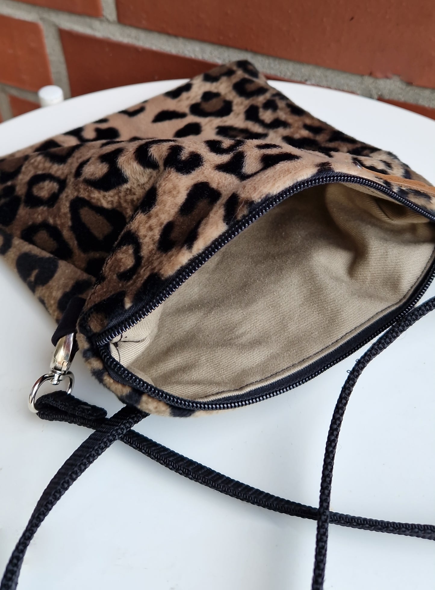 Leoparden – Schultertasche aus Samt