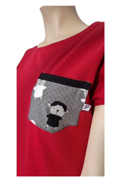 T-Shirt mit Brusttasche und Schafmotiv