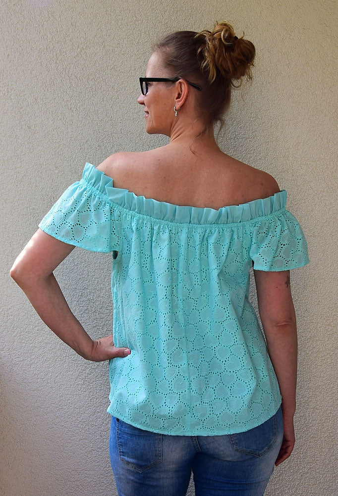 Carmenbluse Herz bestickt Helltürkis